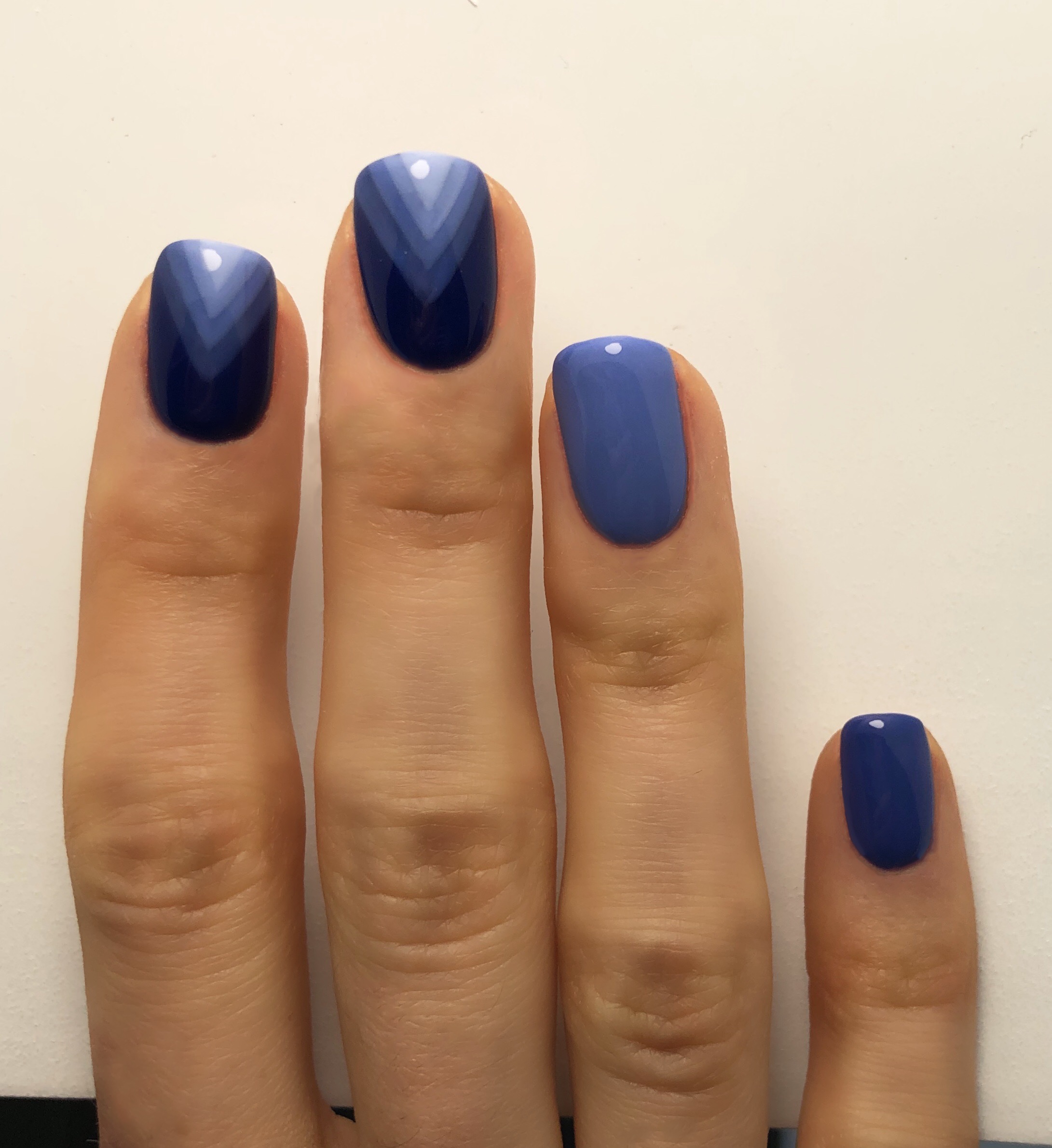 Salon System Gellux Julie Ann Blue nail art