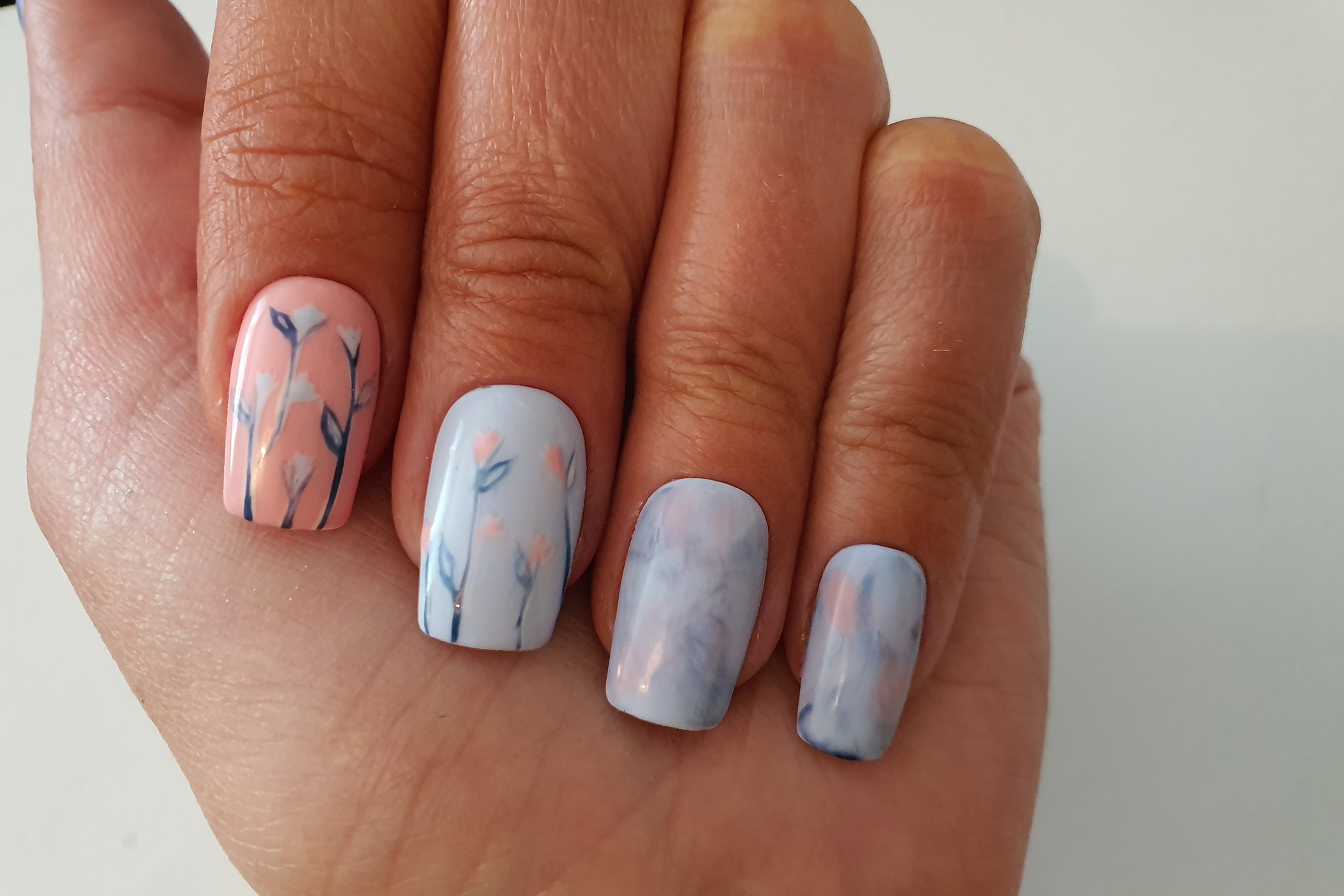 Nail Art Step by Step: Delicate Marbled Spring Flowers