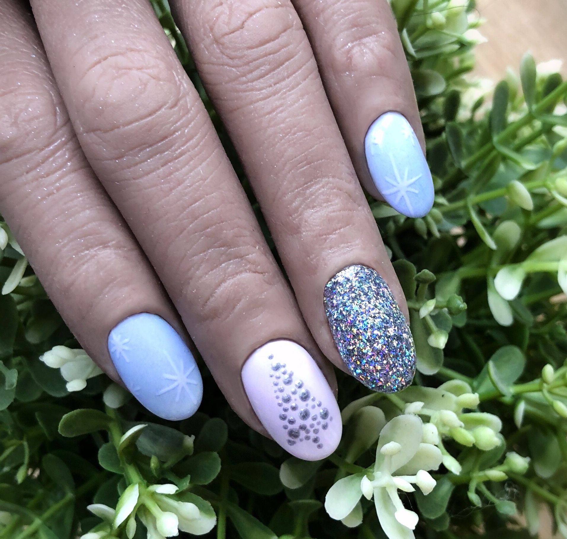 Salon System festive nails by Julie Anne Larivière 