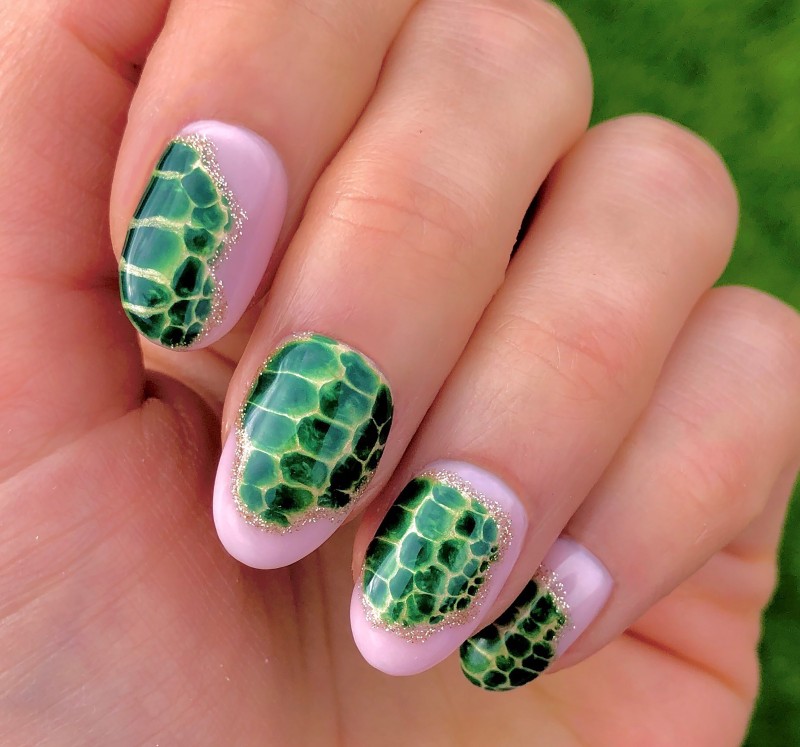 Croc-o-wow! Create these wild Crocodile-inspired nails